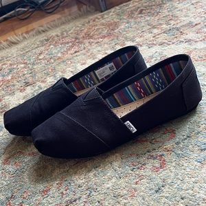 TOMS - size 9